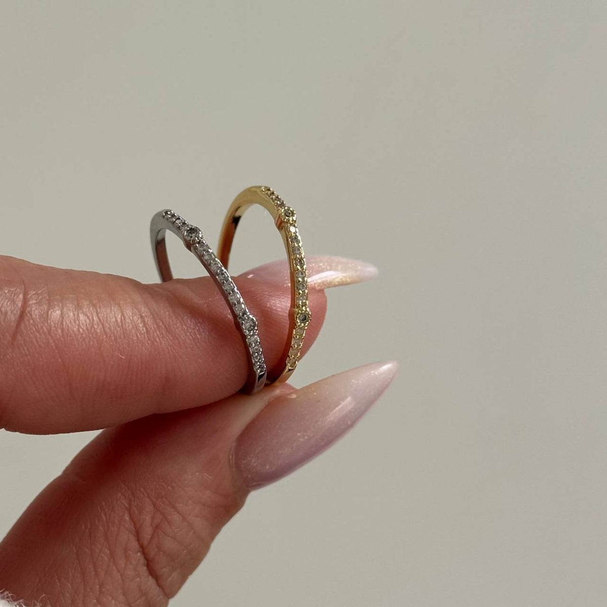 Zarif Taşlı Yüzük