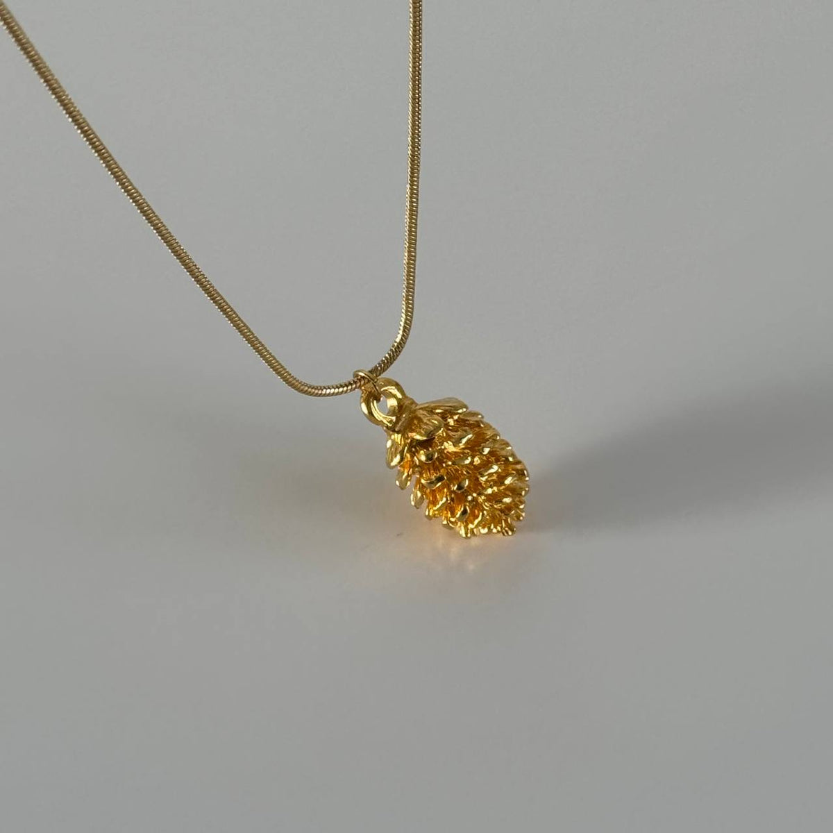 Kozalak Uç Çelik Kolye