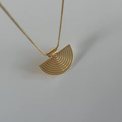 Çelik Yelpaze Kolye