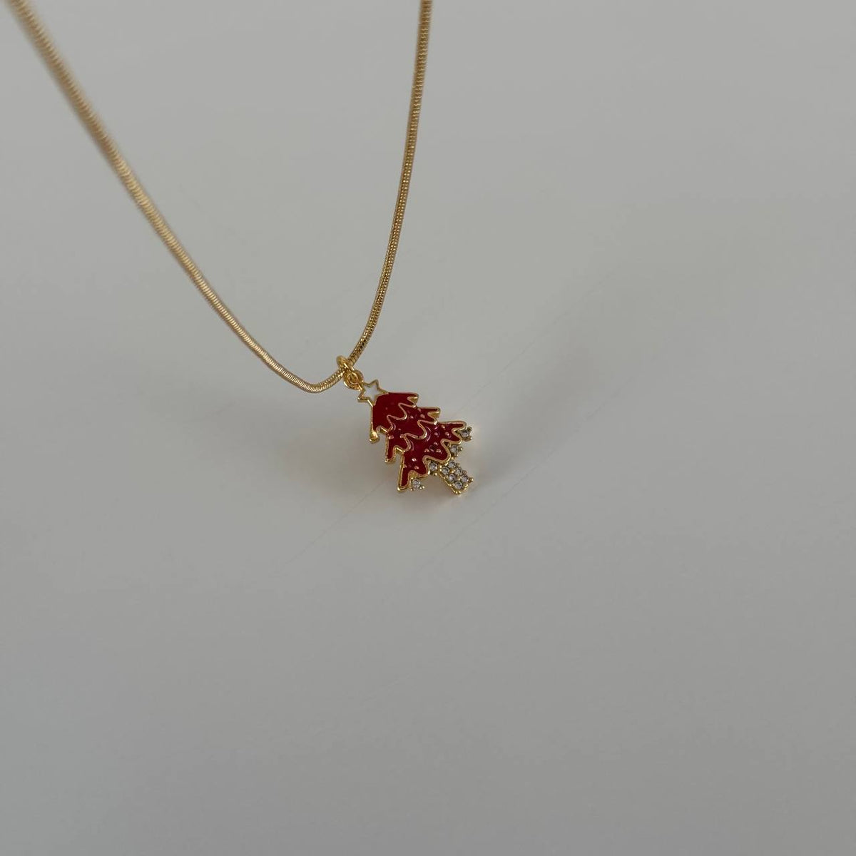 Kırmızı Çam Ağacı Kolye