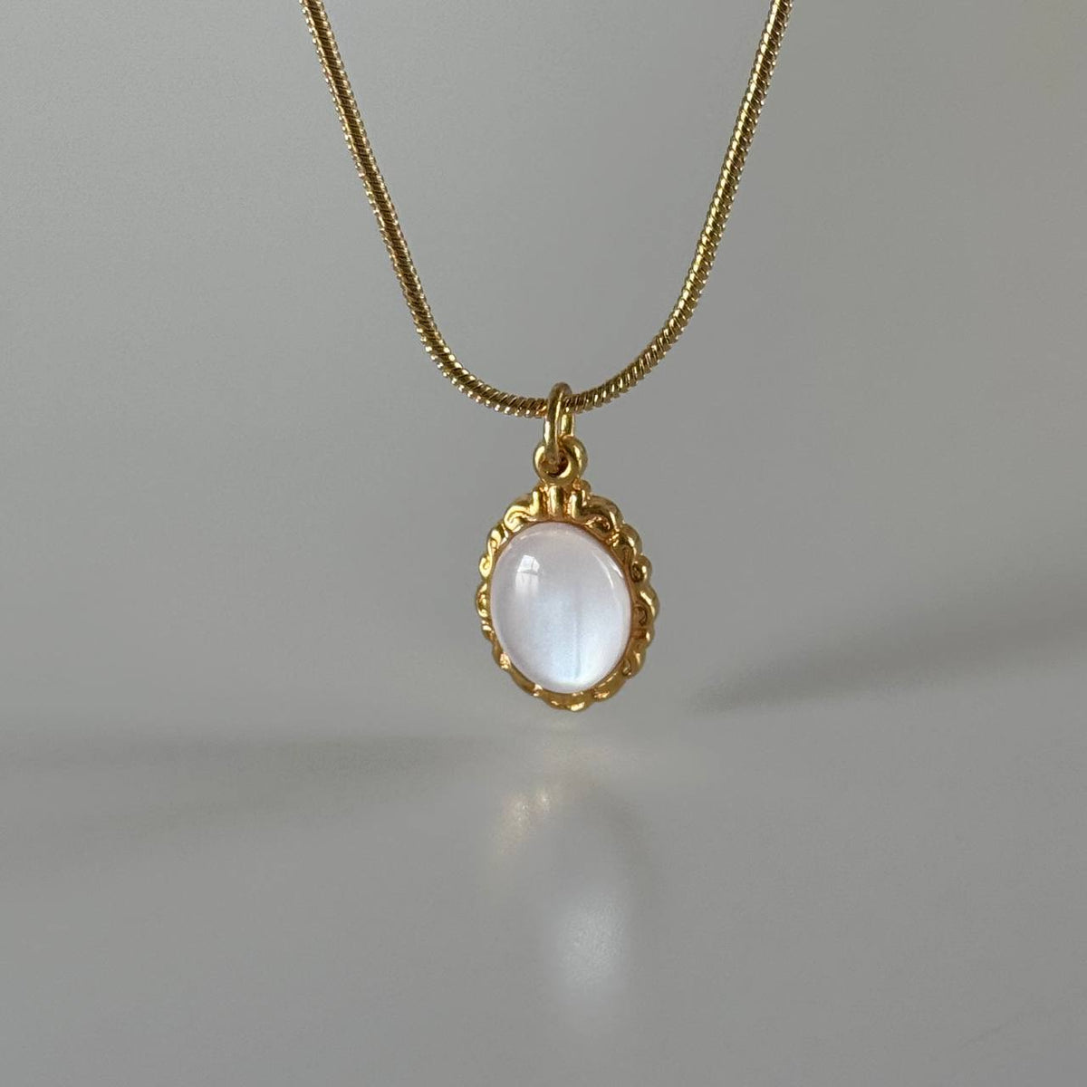 Vıntage Oval Çelik Kolye