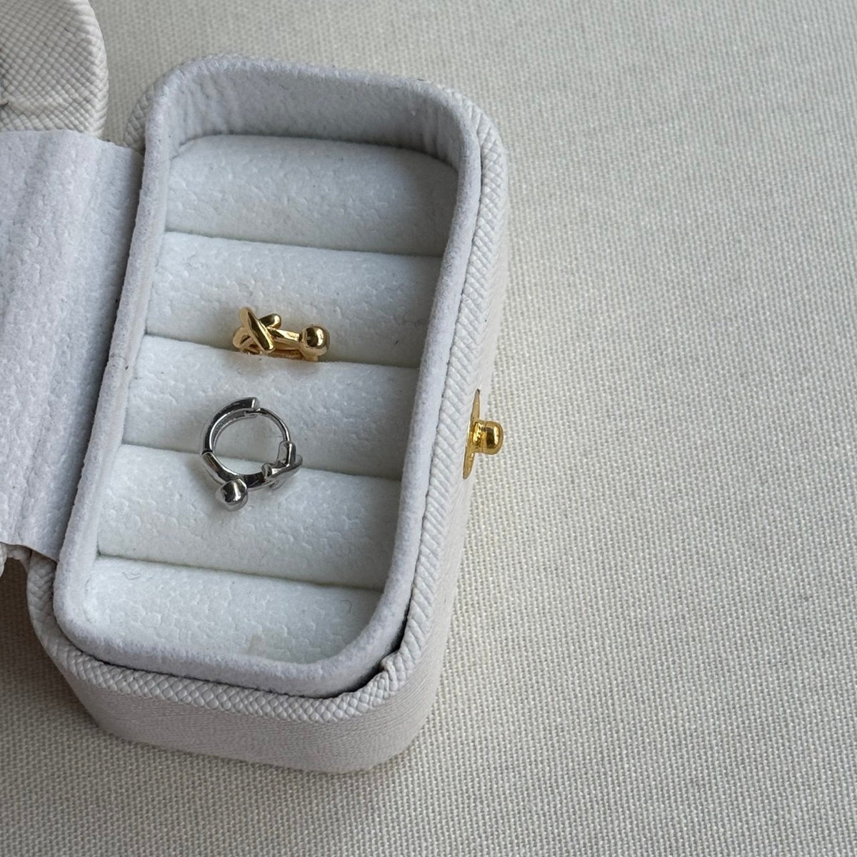 Tragus No:10