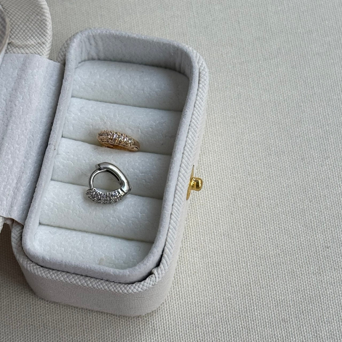 Tragus No:11