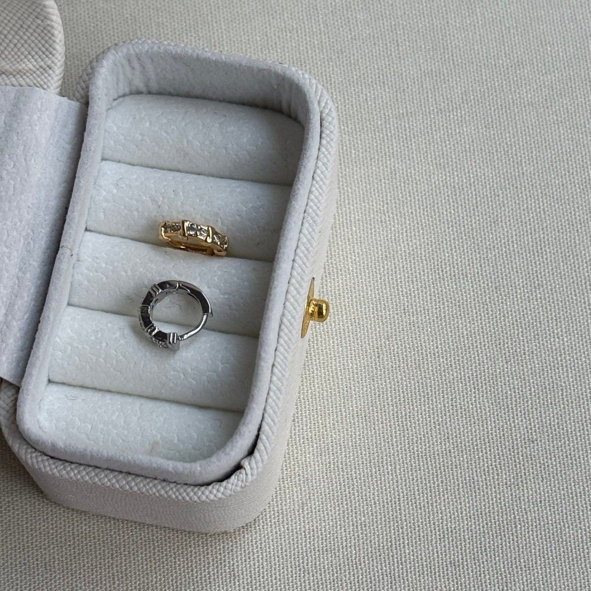 Tragus No:14